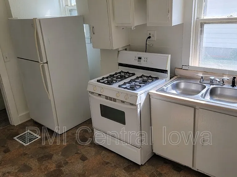 2220 E Walnut St #3 — Photo 15