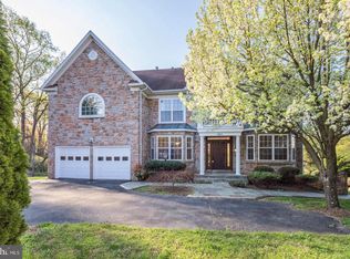 4902 Sunset Ln, Annandale, VA 22003