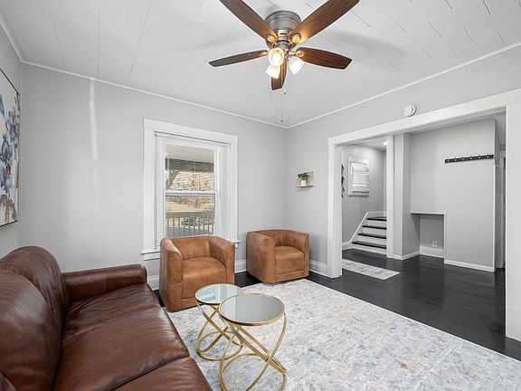 5th image of 1009 Arlington Ct