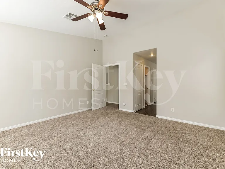 1049 Silver Star St — Photo 9