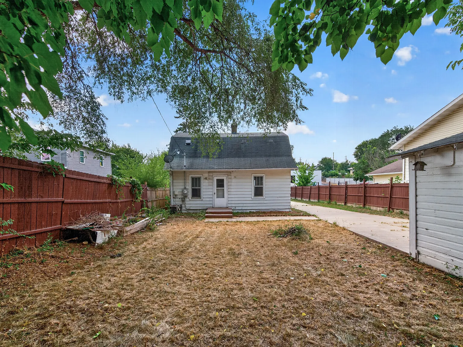 4 bed, 1318 sqft, $2,300 — Photo 3