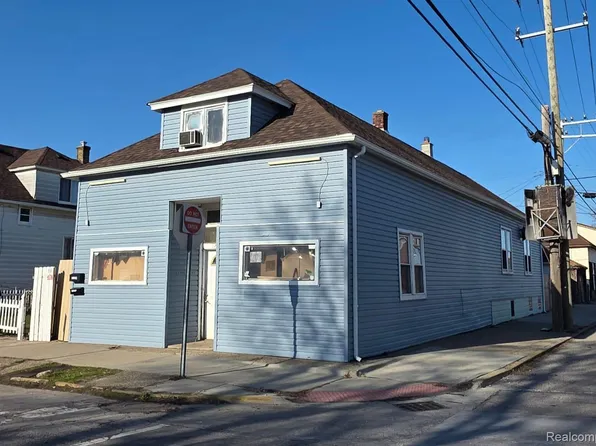 12000 Charest St, Hamtramck, MI 48212