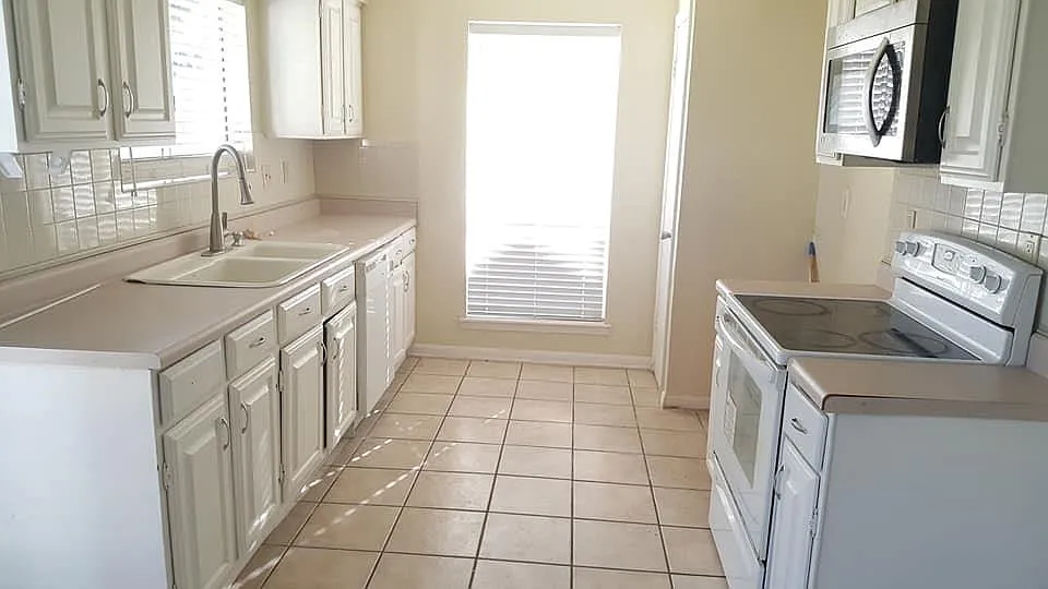 3 bed, 2.0 bath, 1675 sqft, $1,800 — Photo 4