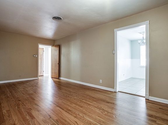 5th image of 1122 Caldwell Dr