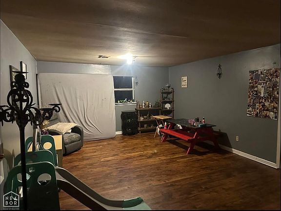 4th image of 8 Locust St