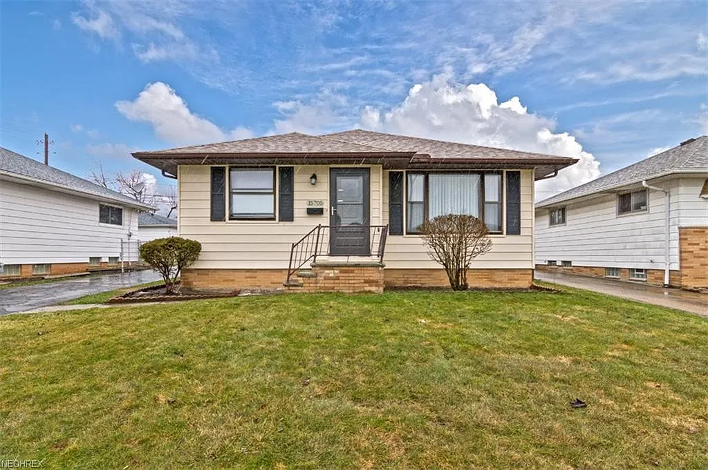 15705 Rowena Ave photo 1