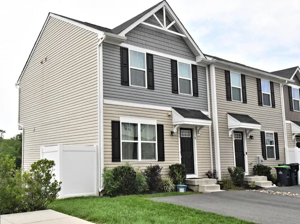 15 Castle Dr, Gilbertsville, PA 19525