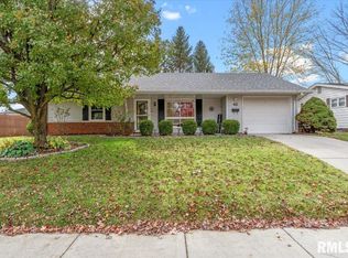 42 Groton Dr, Springfield, IL 62702