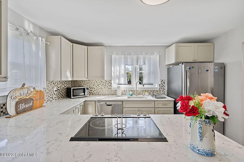 5th image of 31 Vista Court