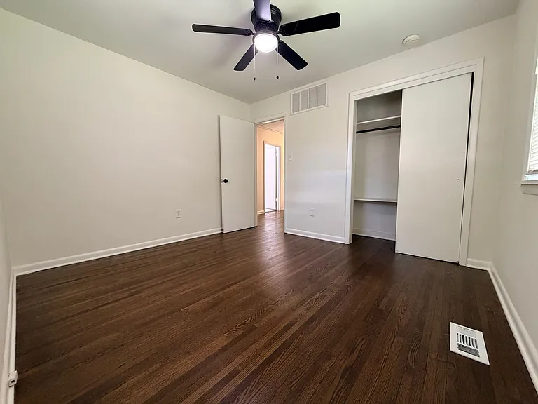 4700 N Vine St — Photo 11