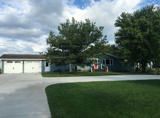 2555 W Lepin Rd, Doniphan, NE 68832