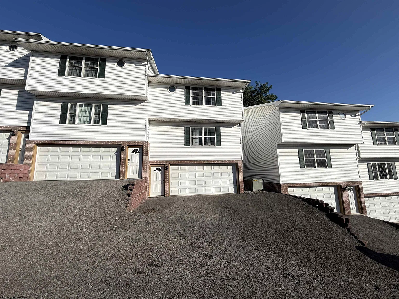 3 bed, 2.5 bath, $1,650 — Photo 1