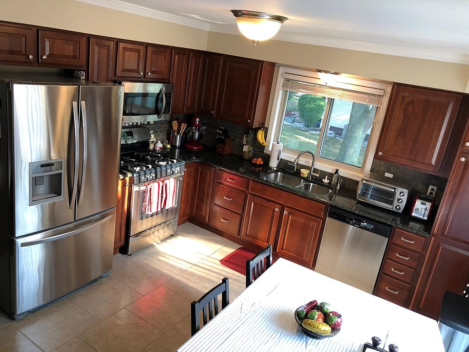 Eat In Kitchen With Stainless Steel Appliances, Gas Range, I