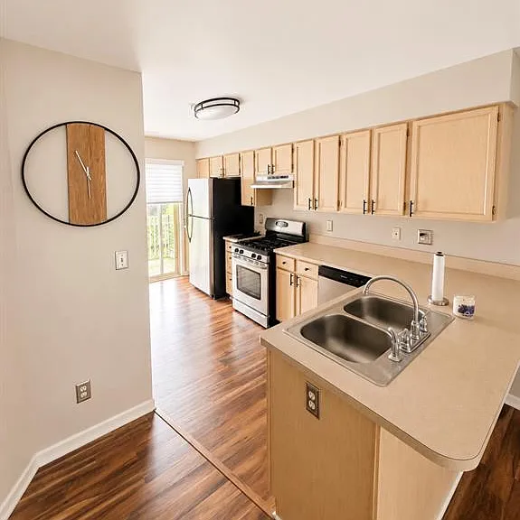 17 Georgetown Ct — Photo 3