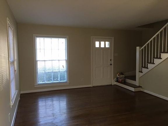 2nd image of 315 N Oak Cliff Blvd