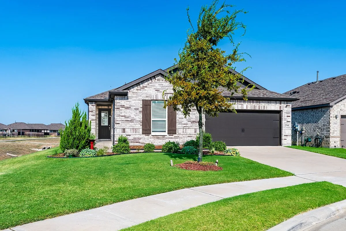 4 bed, 2.0 bath, 2127 sqft, $2,500 — Photo 3