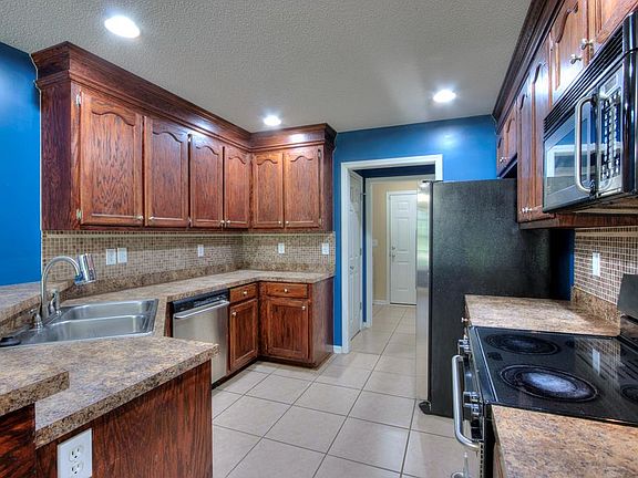 4th image of 4660 Excursion Dr
