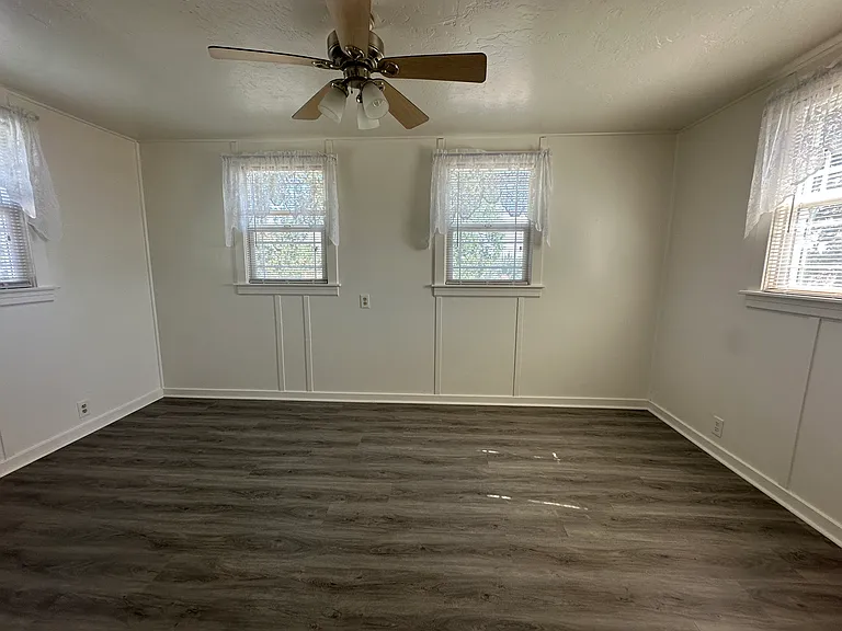 2400 Central Ave — Photo 48