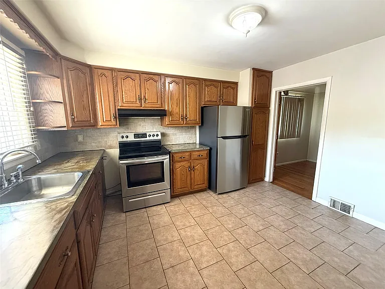 6810 Rosemary St — Photo 4