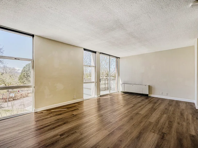 2500 S York St — Photo 10