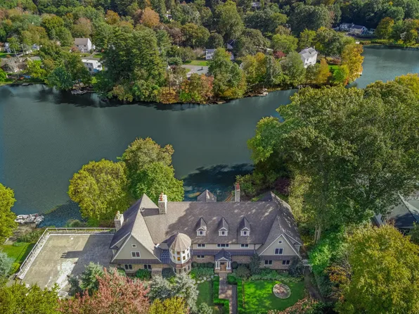 475 Springer Rd, Fairfield, CT 06824