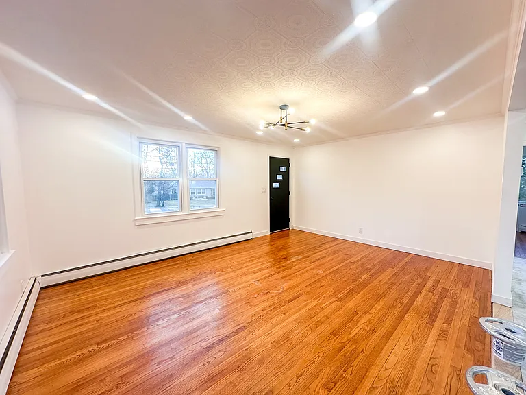 36 Roosevelt Ave — Photo 3