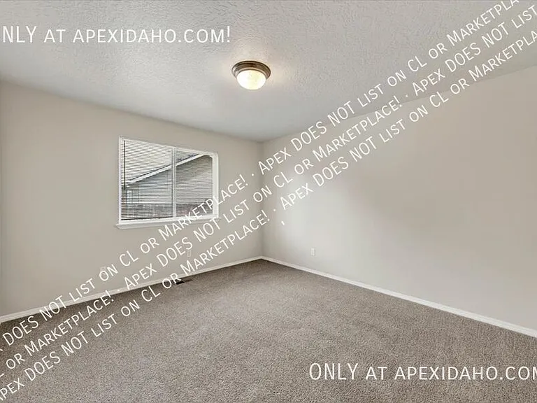 3851 N Lezana Ave — Photo 24