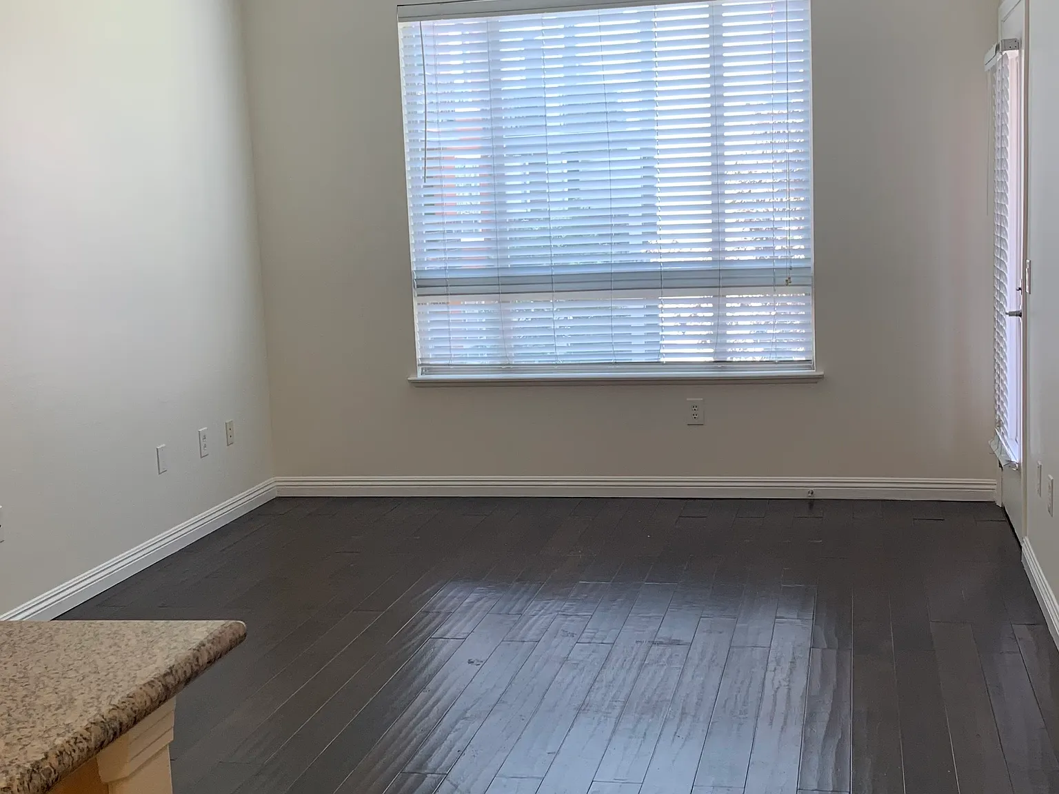 2 bed, 1042 sqft, $3,100 — Photo 3
