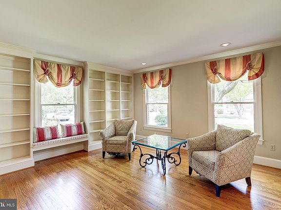 3rd image of 6815 Tennyson Dr