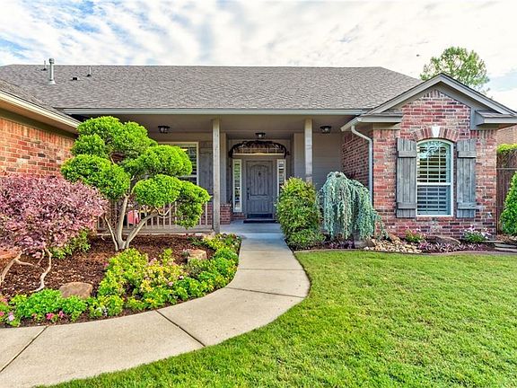 2nd image of 1713 Camelot Dr