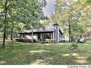 11194 Catatoga Dr, Plainview, IL 62685