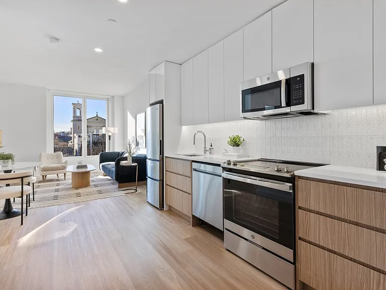 540 Waverly Ave #7E — Photo 3