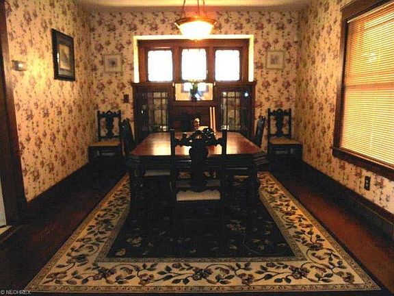 2nd image of 445 E Broadway Ave