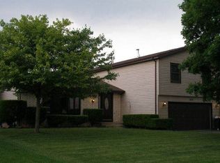 932 Valley View Trl, Carol Stream, IL 60188
