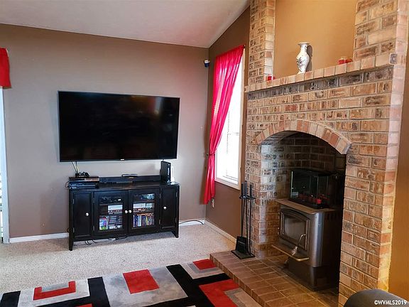 3rd image of 2946 Logan Ct NE