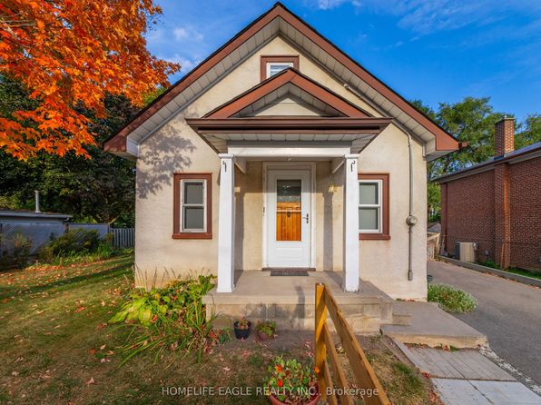 75 Denne Blvd, Newmarket, ON L3Y 4H5