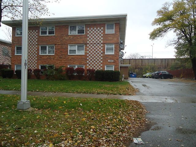 1st image of 10917 S Lloyd Dr APT 2