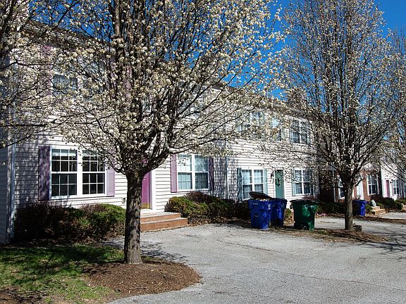 3rd image of 1055 Oak Tree Blvd