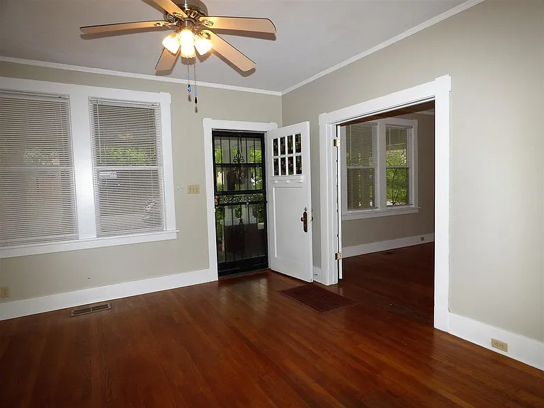 447 Dickinson St — Photo 2