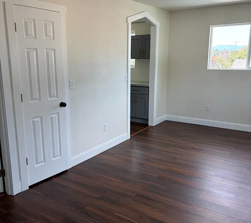 337 E Main St #8