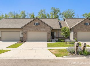 1025 Grosvenor Dr #16, Greenville, MI 48838