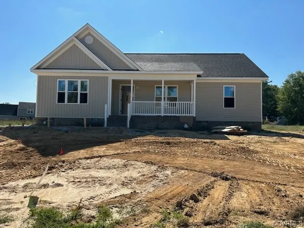 330 Pinecliffe Dr, Colonial Heights, VA 23834