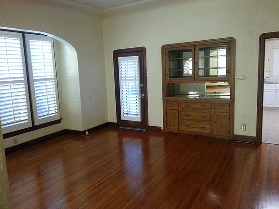Dinning Room w/ access to backyard
