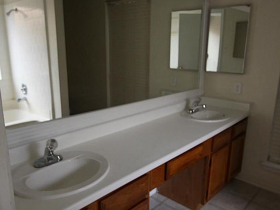 DUAL SINKS IN MASTER BATH