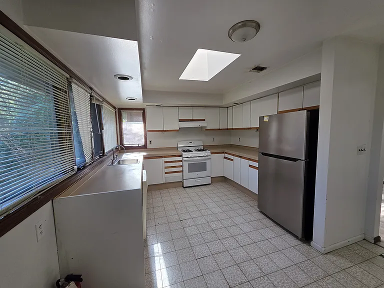 350 E Harriet Ave #2 — Photo 3