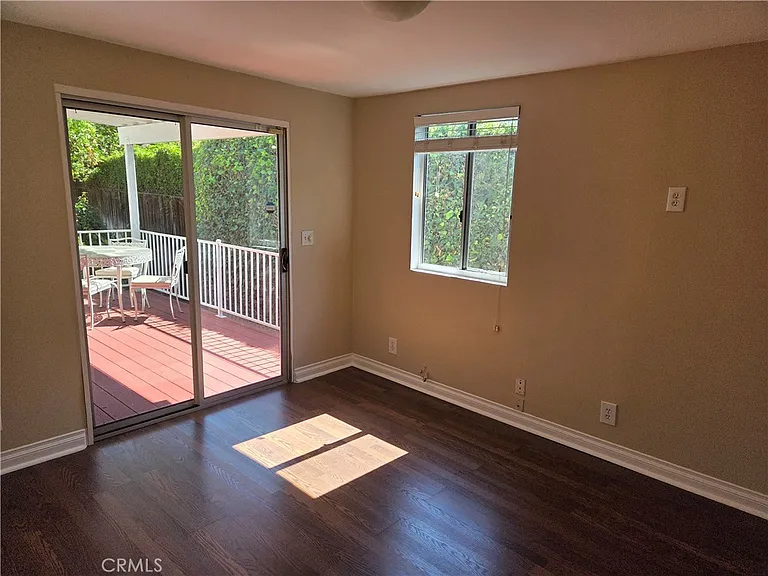 15219 Wyandotte St — Photo 14