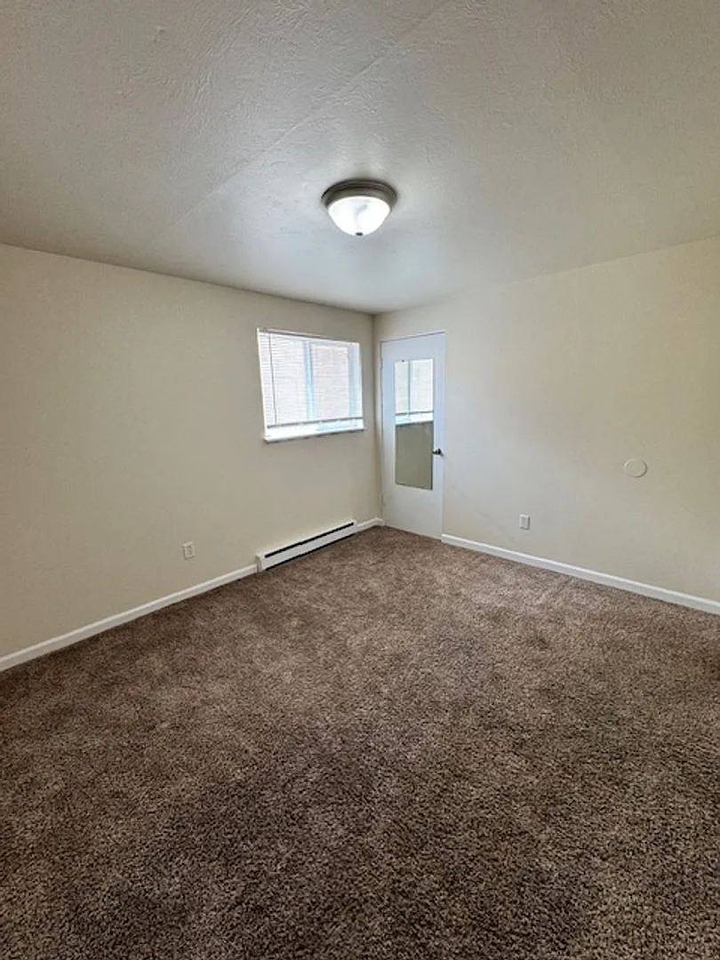 Boulder Manor — Photo 4