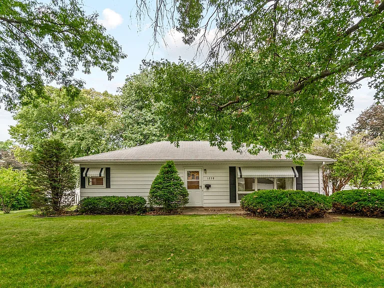 1238 S Hill Dr — Photo 18