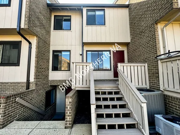 2689 Glengyle Dr #33, Vienna, VA 22181
