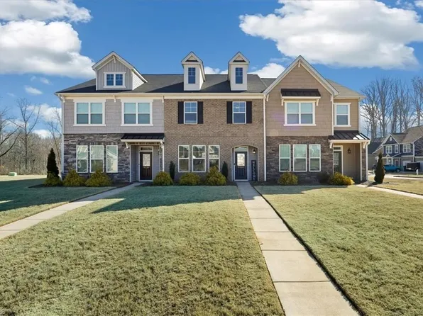 5821 Crestlawn Ct, Pfafftown, NC 27040